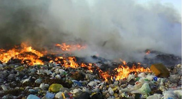 Jornada educativa sobre riesgos de los microbasurales en Valparaíso fue realizada por CONAF