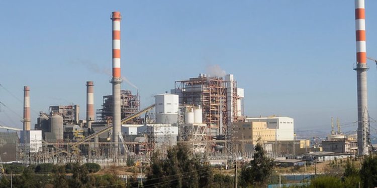 ONG Greenpeace acusa a AES Gener de sobornar a pescadores para desistir de demandas por contaminación