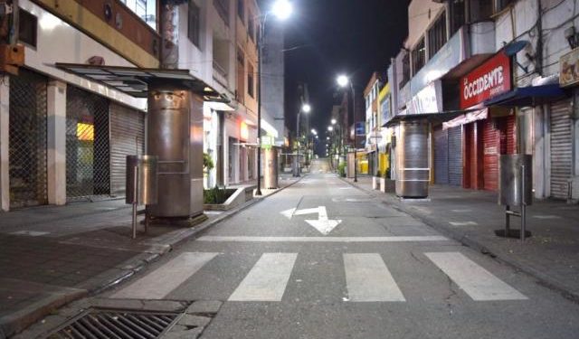 Primera noche de toque de queda dejó 146 detenidos en el país