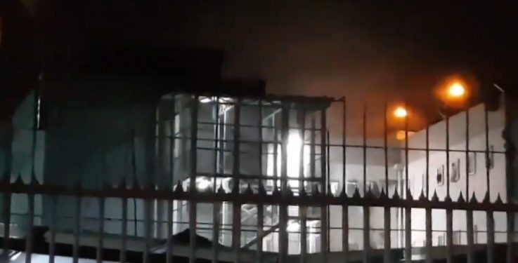 Protesta debido a presunto traslado de sus hijos lactantes fue realizada por internas de la cárcel de San Miguel