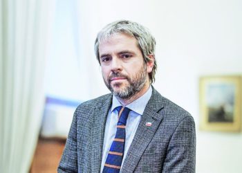 Parlamentarios de Revolución Democrática confirman acusación constitucional contra ministro Gonzalo Blumel