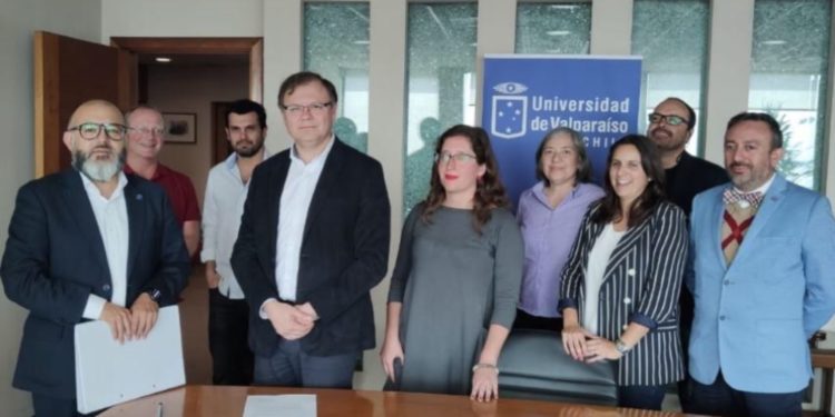 Profesor Osvaldo Corrales inscribió su candidatura a la Rectoría de la UV con el patrocinio de 318 académicas y académicos