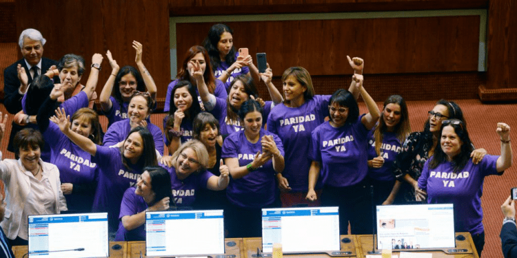 Hito: Senado aprobó la paridad de género en el proceso constituyente