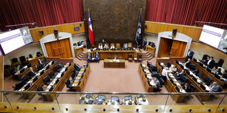 Proyecto que concede indulto general conmutativo por el Covid-19 pasa a tercer trámite en el Senado