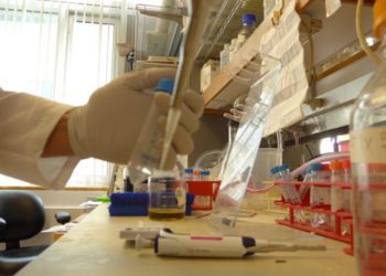 Científicos piden a Sebastián Piñera que declare cuarentena nacional obligatoria y así aplanar curva de propagación del coronavirus