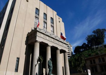 Consejo Regional del Colegio Médico y rector de la UV presentan recurso contra jefe de la Defensa Nacional de la Región de Valparaíso para exigir cuarentena
