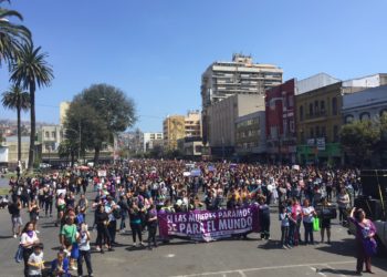 Multitudinaria marcha por huelga general feminista en Valparaíso y Viña del Mar