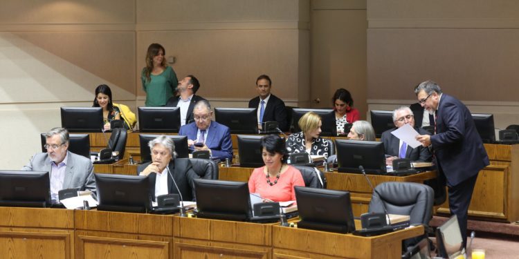 Senado aprueba proyecto de ley de ingreso mínimo garantizado y pasa a la Cámara de Diputados