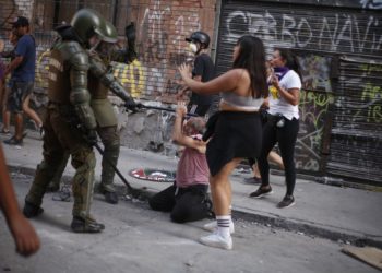 INDH se querella por golpiza de funcionarios de Carabineros a adulto mayor en Santiago