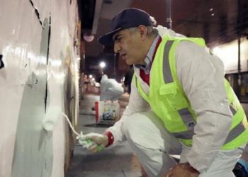 Campaña para repintar locales quemados y rayados es iniciada por comerciantes de Valparaíso