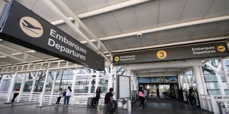 Covid-19 en Chile: alrededor de 4 mil personas han falseado sus datos para evitar seguimiento de la cuarentena