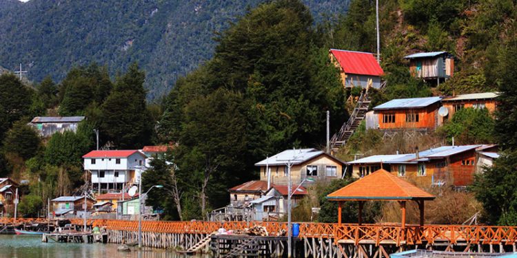 Caleta Tortel es decretada en cuarentena tras caso positivo de coronavirus de turista que viajaba en crucero