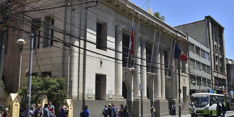 Municipalidad de Valparaíso presenta el déficit más bajo de la última década