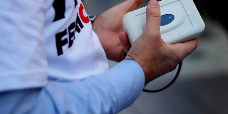 Proyecto para implementar pulseras GPS para agresores de mujeres es preparado por el Gobierno