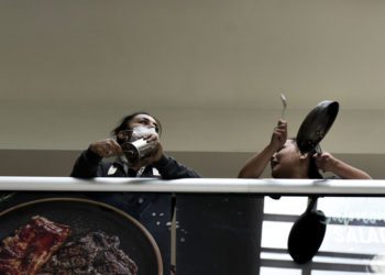 Por descontento ante apertura de tiendas a pesar del coronavirus, trabajadores del mall de Viña del Mar realizaron «cacerolazo»