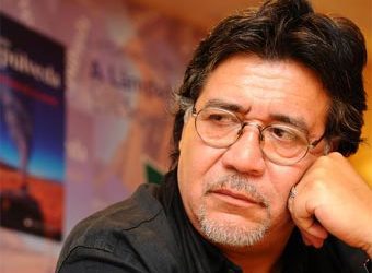 Escritor chileno Luis Sepúlveda es diagnosticado con coronavirus en España