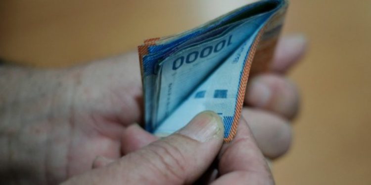 Parlamentarios piden que el Gobierno patrocine proyecto que permite retirar el 10% de los ahorros previsionales