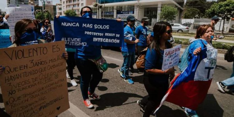 Vuelta a clases parcelada es rechazada por agrupaciones de familiares y personas autistas