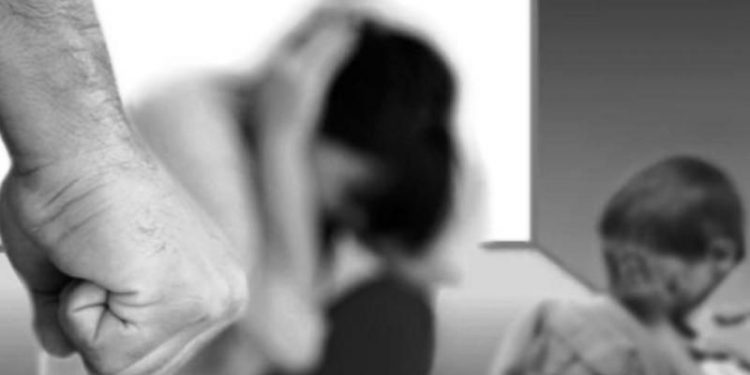 Explosiva alza: en un 119% aumentaron los llamados a Carabineros por violencia intrafamiliar en el último mes