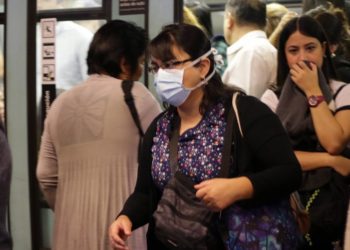 Hoy comenzó a regir el uso obligatorio de mascarillas en el transporte público y privado de Chile