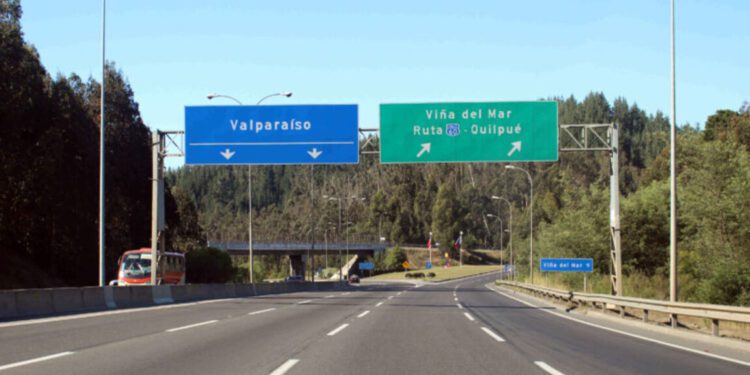 Por llegada de Semana Santa, alcaldes de la Región de Valparaíso exigen cierre sanitario de la Ruta 68 y otras vías de acceso a la zona