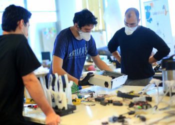 Los cinco ventiladores mecánicos más avanzados que se fabrican en Chile serán certificados por Laboratorio de Biomédica de universidad porteña