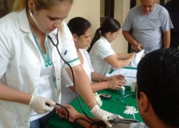 Colegio Médico revela que 17 centros de salud han tenido que cerrar por personal contagiado por Covid-19