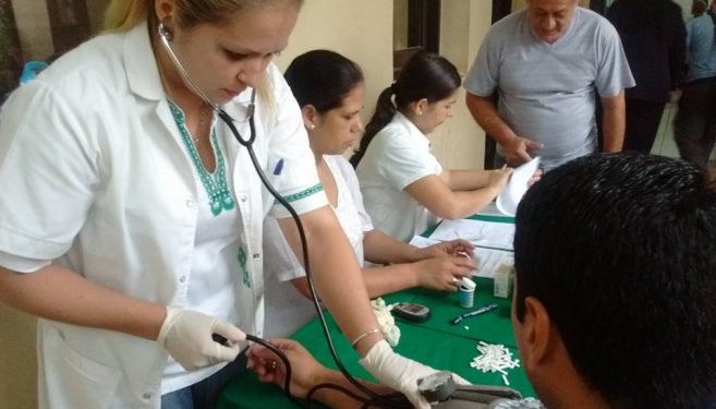 Colegio Médico revela que 17 centros de salud han tenido que cerrar por personal contagiado por Covid-19