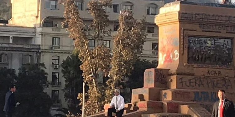 Diputado Díaz ingresa denuncia contra Sebastián Piñera por su visita a Plaza Italia durante cuarentena