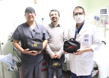 Su propio videolaringoscopio fue patentado por reanimador del SAMU y donó 3 unidades para el Hospital San Camilo