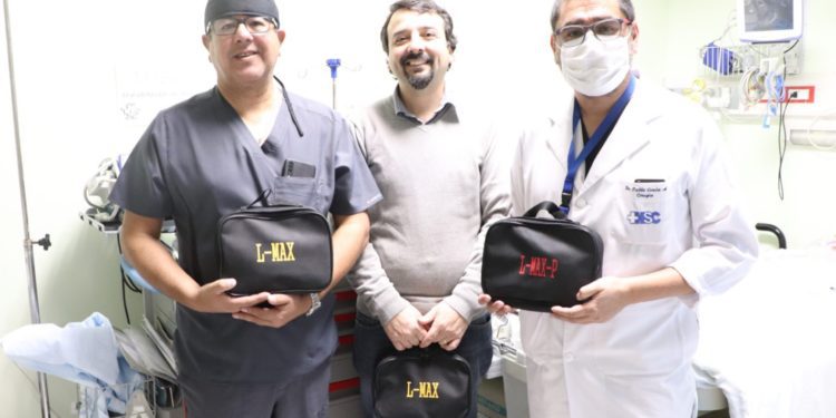 Su propio videolaringoscopio fue patentado por reanimador del SAMU y donó 3 unidades para el Hospital San Camilo