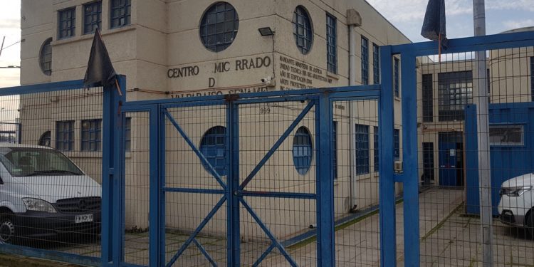 En cuarentena preventiva quedan seis funcionarios de centro del Sename de Limache