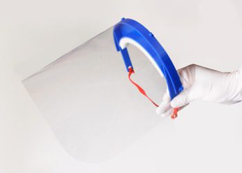 Universidades, municipalidades, hospitales y “makers” del Gran Valparaíso se unen para fabricar más de 10 mil escudos faciales