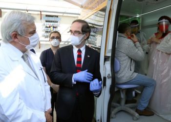 Vocera de Gobierno reconoció que ministros de Salud y Justicia “probablemente” tengan que hacerse examen de Covid-19 por contacto con contagiado