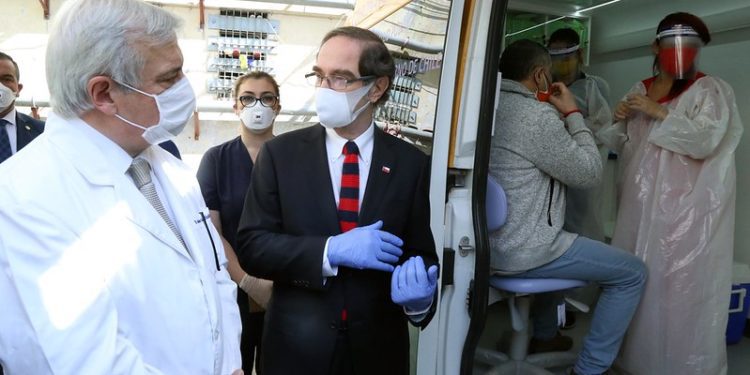 Vocera de Gobierno reconoció que ministros de Salud y Justicia “probablemente” tengan que hacerse examen de Covid-19 por contacto con contagiado