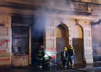 Confirman investigación por presunta violación tras incendio en casona del Barrio Puerto en Valparaíso