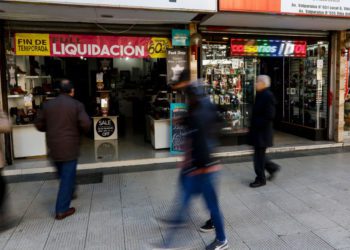 Idea de reabrir de forma gradual el comercio en medio de crisis sanitaria es calificada como apresurada por el Colegio Médico de Valparaíso