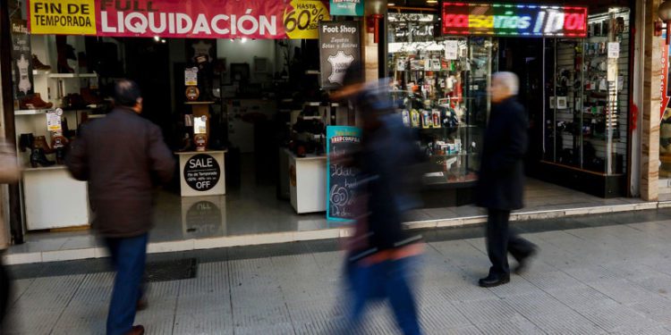 Idea de reabrir de forma gradual el comercio en medio de crisis sanitaria es calificada como apresurada por el Colegio Médico de Valparaíso