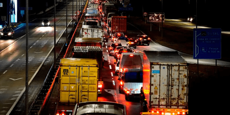 Extenso taco se registra a esta hora en ruta que une Santiago y la Región de Valparaíso