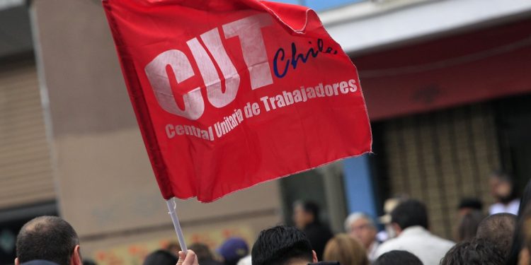 CUT acusa que medidas del Gobierno por Covid-19 son abusivas con trabajadores y además benefician a las grandes empresas