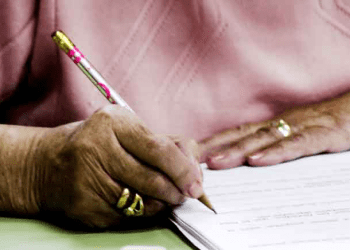 Invitan a adultos mayores a escribir sus experiencias en tiempos de pandemia a través de un diario íntimo