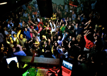 Realizan fiesta con más de 400 personas en pleno toque de queda y crisis sanitaria en Maipú