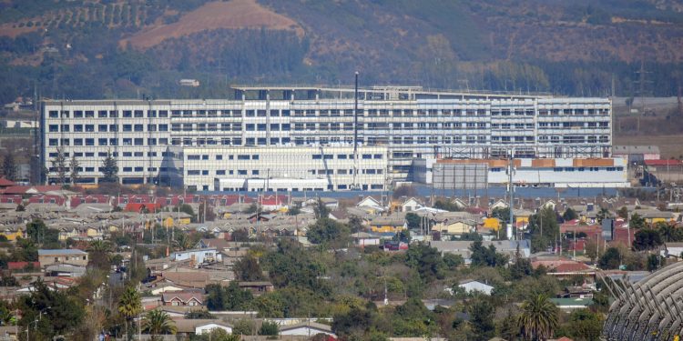 Tras caso positivo de Covid en obras del Hospital Biprovincial alcalde de Quillota exige barrera sanitaria y exámenes