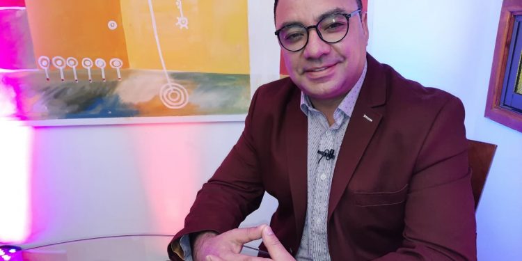 (Entrevista) Raúl Rojas, presidente de la Agrupación de Locales Nocturnos de Valparaíso y el negro presente de estos recintos: «estamos perdiendo la esperanza porque no hemos recibido ningún tipo de ayuda»