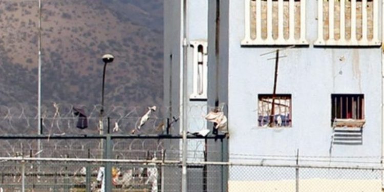 Desórdenes se producen por intento de motín en Colina 1