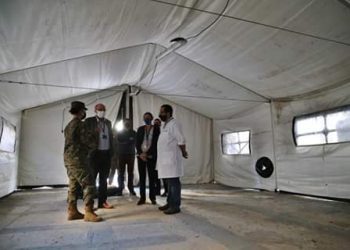 Tienda de campaña climatizada en el Hospital Van Buren de Valparaíso es habilitada por el Ejército