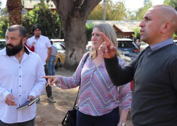 Alcalde de Olmué dona su sueldo para comprar cajas de mercadería y apoyar a vecinos afectados económicamente por la pandemia