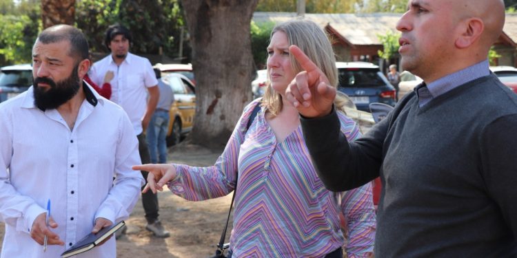 Alcalde de Olmué dona su sueldo para comprar cajas de mercadería y apoyar a vecinos afectados económicamente por la pandemia