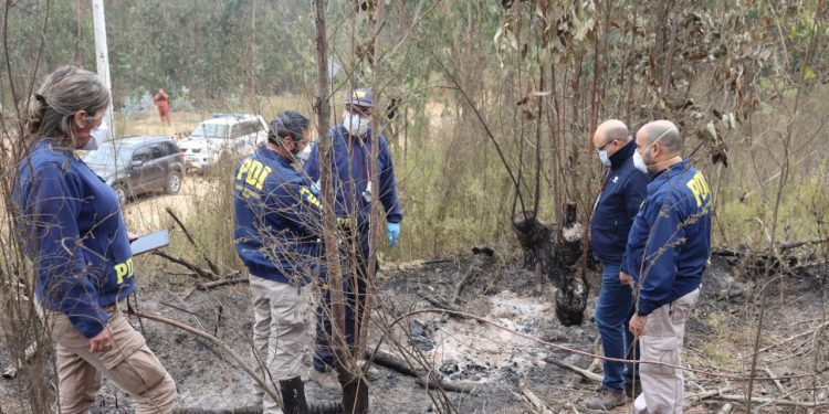 Realizan peritajes en focos de incendio en cuesta Balmaceda y camino La Pólvora para detectar origen del fuego
