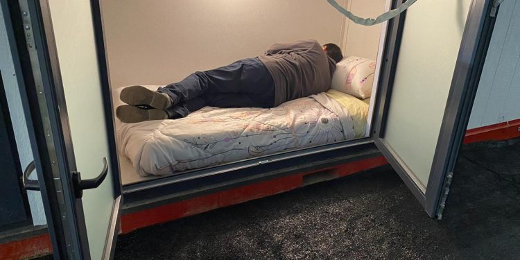 En Limache instalan albergues móviles únicos en la región para personas en situación de calle